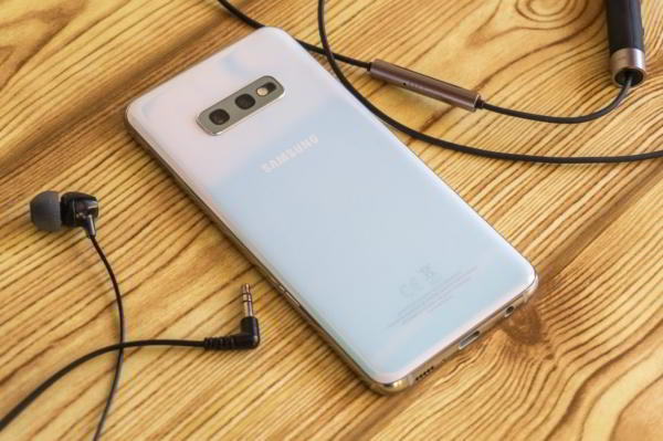 Обзор Samsung Galaxy S10e — лучший компактный флагман