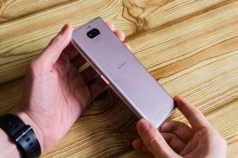 Обзор Sony Xperia 10 - самобытный среднебюджетник с экраном 21:9