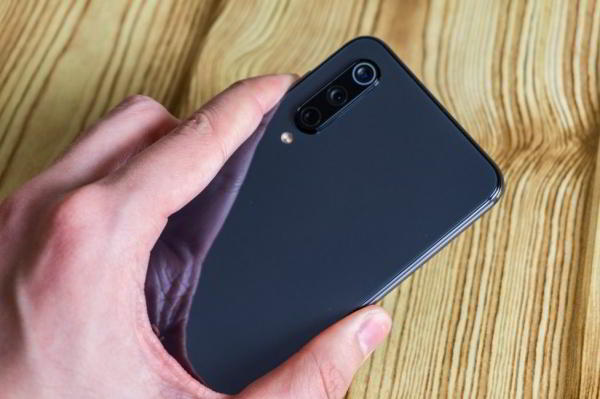 Обзор Xiaomi Mi 9 SE - компактный и немного упрощенный флагман