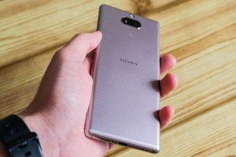Обзор Sony Xperia 10 - самобытный среднебюджетник с экраном 21:9