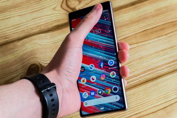 Обзор Sony Xperia 10 - самобытный среднебюджетник с экраном 21:9