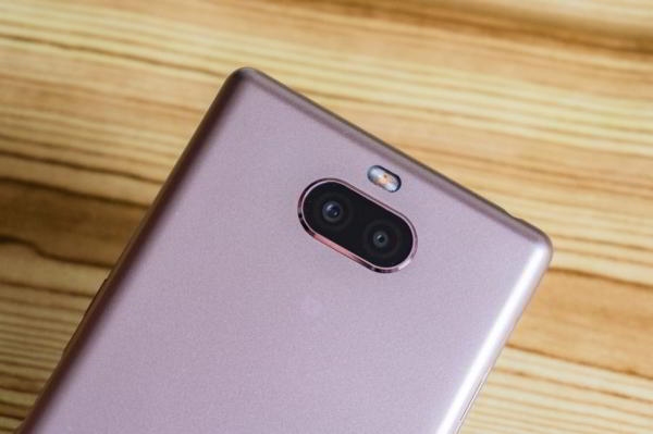 Обзор Sony Xperia 10 - самобытный среднебюджетник с экраном 21:9