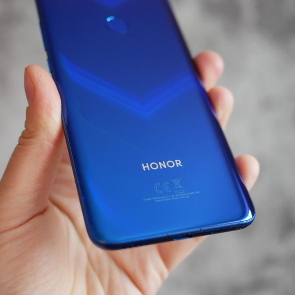 Обзор Honor View 20: не "бровь", а "глаз"