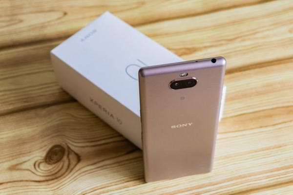 Обзор Sony Xperia 10 — самобытный среднебюджетник с экраном 21:9