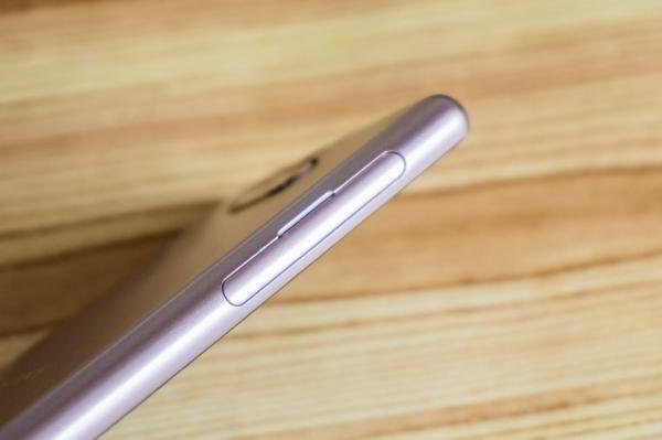 Обзор Sony Xperia 10 - самобытный среднебюджетник с экраном 21:9