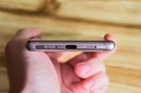 Обзор Sony Xperia 10 - самобытный среднебюджетник с экраном 21:9
