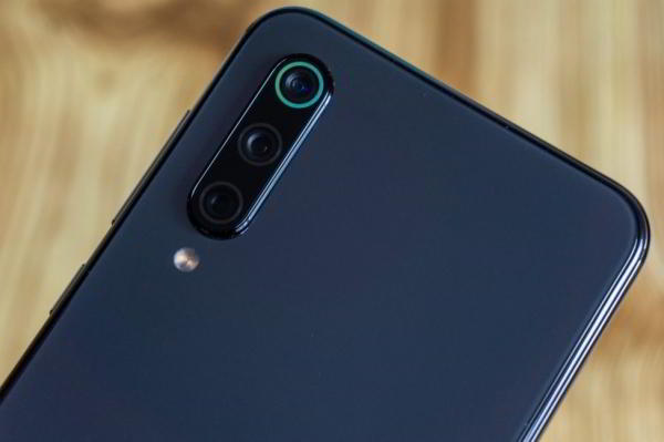 Обзор Xiaomi Mi 9 SE - компактный и немного упрощенный флагман