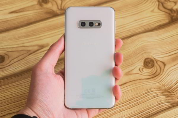 Обзор Samsung Galaxy S10e — лучший компактный флагман