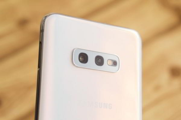 Обзор Samsung Galaxy S10e — лучший компактный флагман