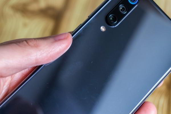 Обзор Xiaomi Mi 9 SE - компактный и немного упрощенный флагман