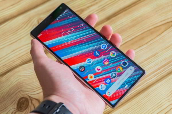 Обзор Sony Xperia 10 - самобытный среднебюджетник с экраном 21:9