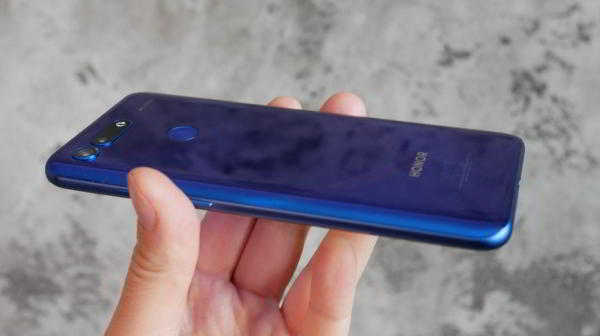 Обзор Honor View 20: не "бровь", а "глаз"