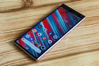 Обзор Sony Xperia 10 - самобытный среднебюджетник с экраном 21:9