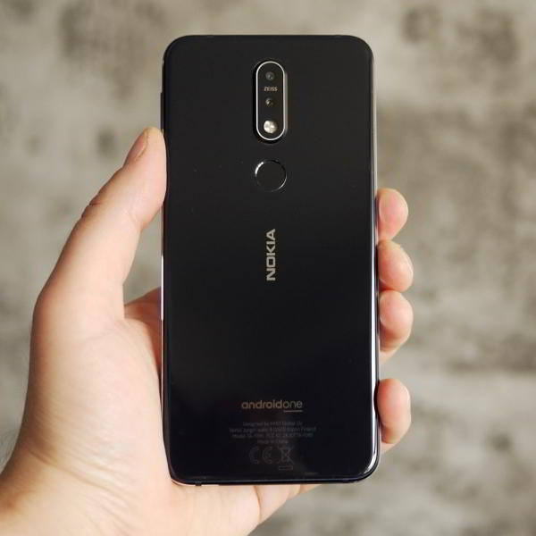 Обзор смартфона Nokia 7.1: "середнячок" не значит "посредственность"