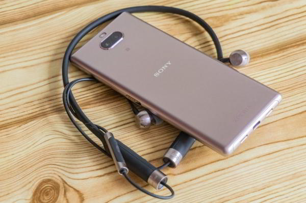 Обзор Sony Xperia 10 - самобытный среднебюджетник с экраном 21:9