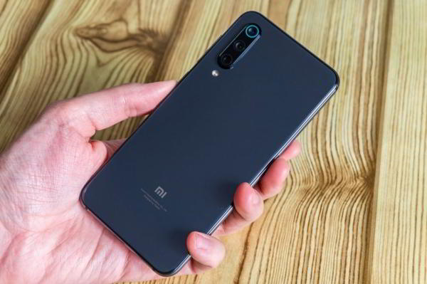 Обзор Xiaomi Mi 9 SE - компактный и немного упрощенный флагман