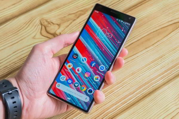 Обзор Sony Xperia 10 - самобытный среднебюджетник с экраном 21:9