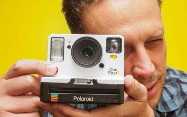 Polaroid возвращается с новой камерой мгновенной фотографии OneStep 2