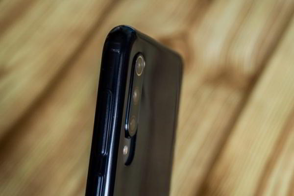 Обзор Xiaomi Mi 9 SE - компактный и немного упрощенный флагман