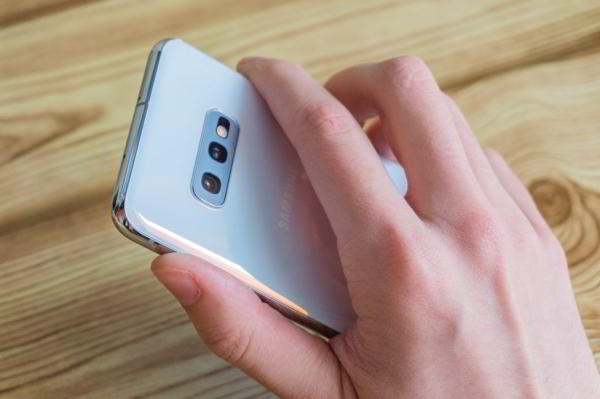 Обзор Samsung Galaxy S10e — лучший компактный флагман