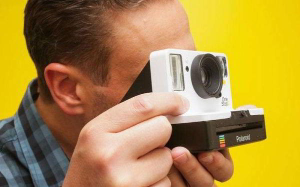 Polaroid возвращается с новой камерой мгновенной фотографии OneStep 2