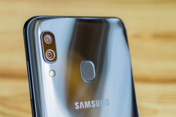 Обзор Samsung Galaxy A30 — самый сбалансированный середнячок?