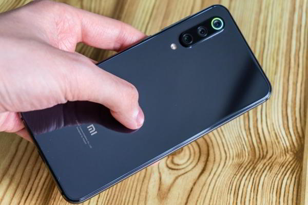 Обзор Xiaomi Mi 9 SE - компактный и немного упрощенный флагман
