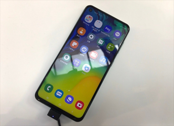 Смартфон Samsung Galaxy A60 получил экран с «дыркой» и функцией динамика
