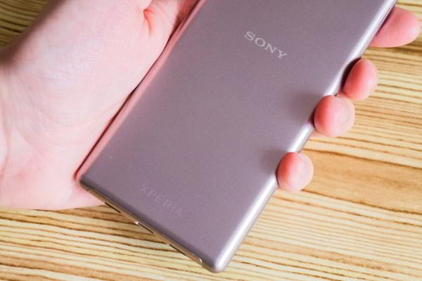 Обзор Sony Xperia 10 - самобытный среднебюджетник с экраном 21:9