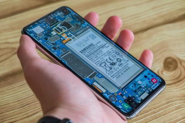 Обзор Samsung Galaxy S10e — лучший компактный флагман