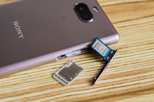 Обзор Sony Xperia 10 - самобытный среднебюджетник с экраном 21:9
