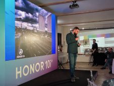 Новый смартфон Honor 10i представлен в России
