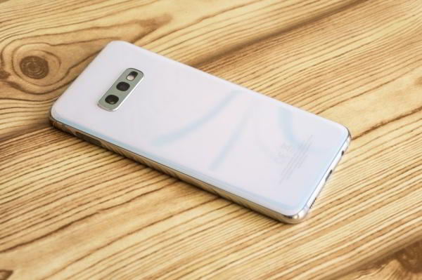 Обзор Samsung Galaxy S10e — лучший компактный флагман