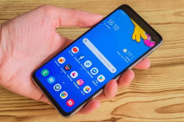 Обзор Samsung Galaxy S10e — лучший компактный флагман