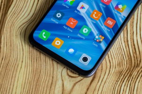 Обзор Xiaomi Mi 9 SE - компактный и немного упрощенный флагман