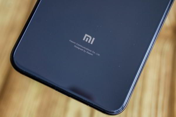 Обзор Xiaomi Mi 9 SE - компактный и немного упрощенный флагман