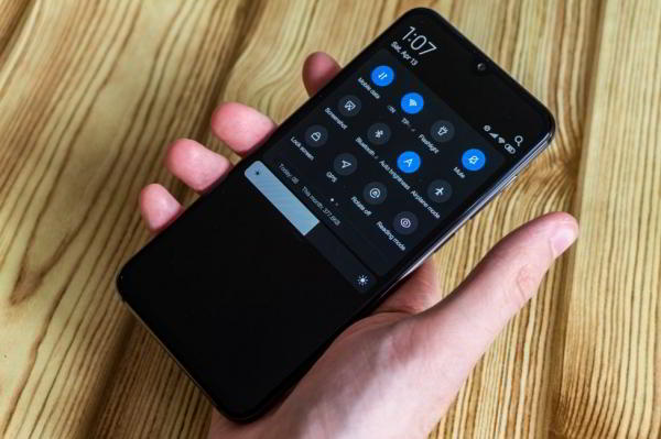Обзор Xiaomi Mi 9 SE - компактный и немного упрощенный флагман