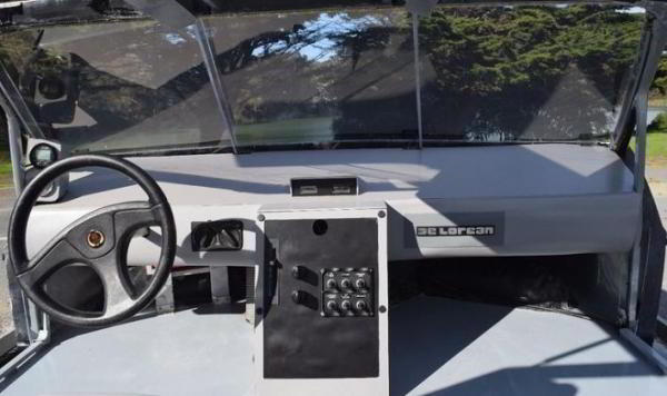 На eBay выставили настоящий летающий DeLorean