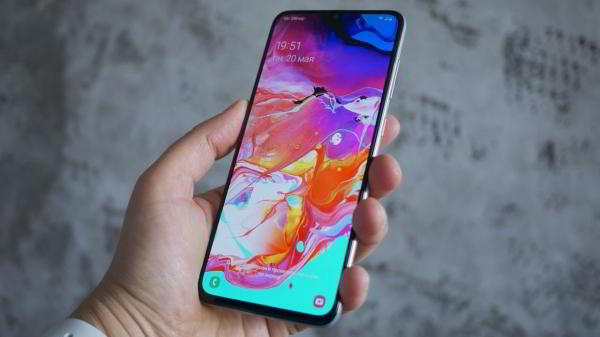 Обзор смартфона Samsung Galaxy A70: внушительный экран и емкая батарея