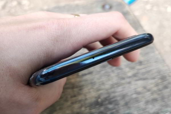 Обзор Samsung Galaxy A70: смартфон с огромным экраном и мощной батареей