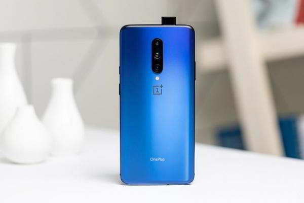 Смартфон OnePlus 7 Pro получил AMOLED-экран, супербыструю зарядку и выдвижную камеру