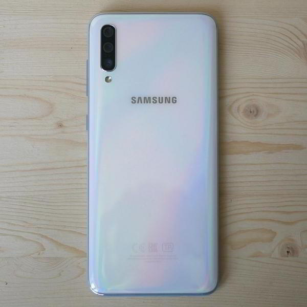 Обзор смартфона Samsung Galaxy A70: внушительный экран и емкая батарея
