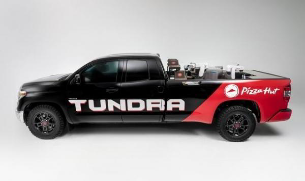 Пикап Tundra PIE Pro научили печь пиццу прямо на ходу
