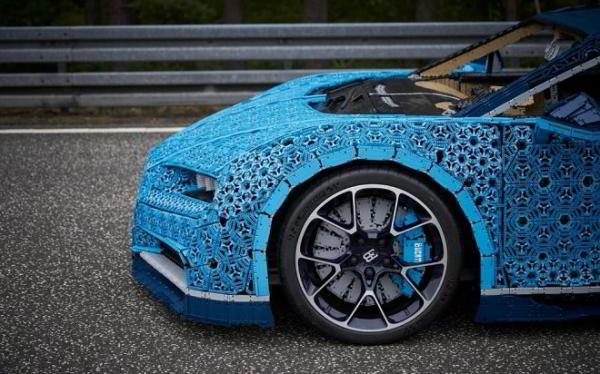 Полноразмерный Bugatti Chiron из миллиона деталей Lego умеет даже ездить