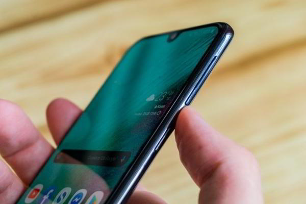 Обзор Samsung Galaxy A40 — компактный средний класс