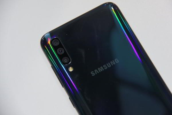 Обзор Samsung Galaxy A70: смартфон с огромным экраном и мощной батареей