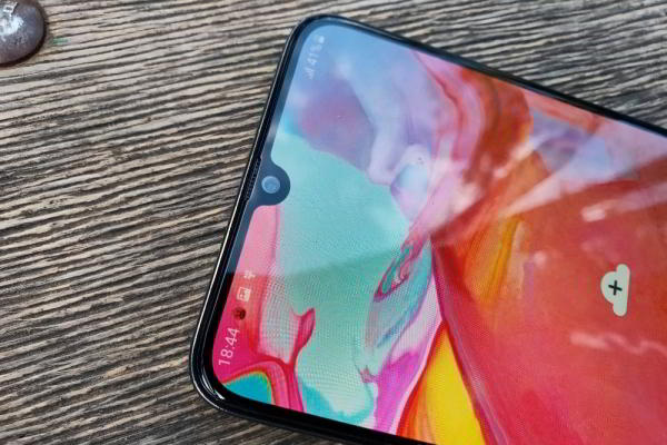 Обзор Samsung Galaxy A70: смартфон с огромным экраном и мощной батареей
