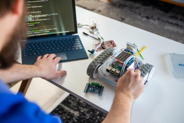 Компания Sphero выпустила специального робота для хакеров