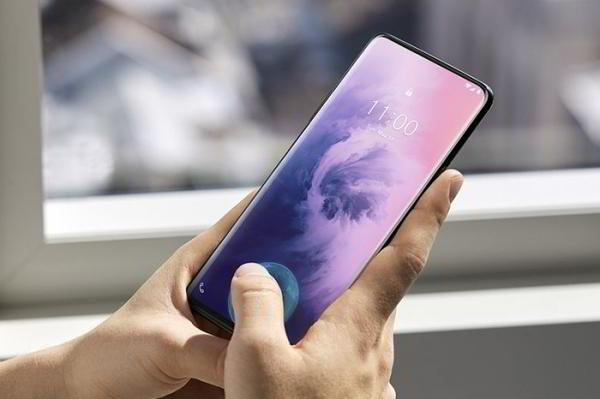 Смартфон OnePlus 7 Pro получил AMOLED-экран, супербыструю зарядку и выдвижную камеру