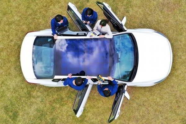 Hyundai и Kia начали оснащать свои автомобили солнечными панелями